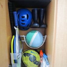 扉も空間もフル活用!/玄関収納【100均つっぱり棒&ワイヤーネット】で狭さ克服&快適!