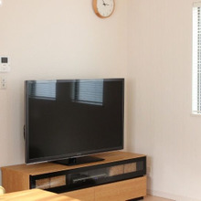 100円ですっきり!ダイソー・セリアでごちゃつく配線をまとめて家事ラクに♪