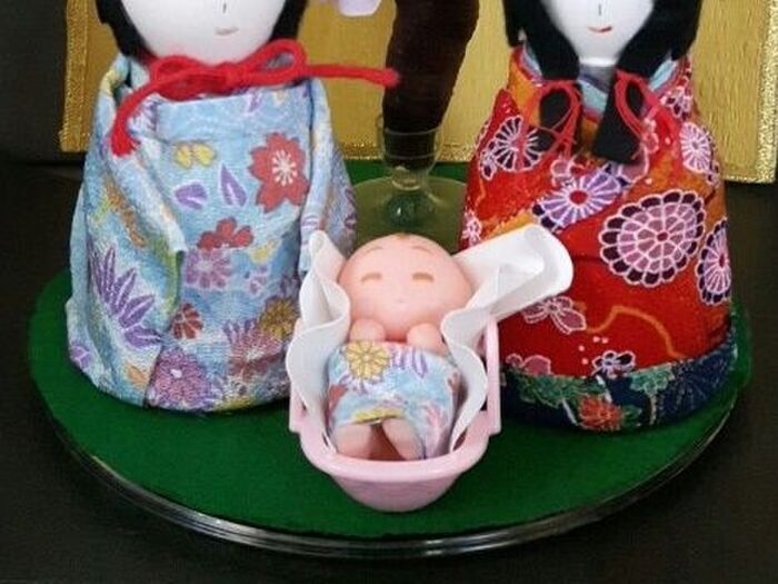 4、ひな人形を載せる台を作る。