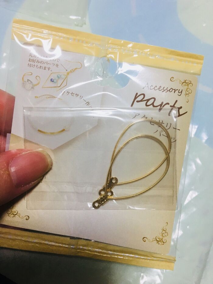 セリアで購入したこちらのアクセサリーパーツを使います。