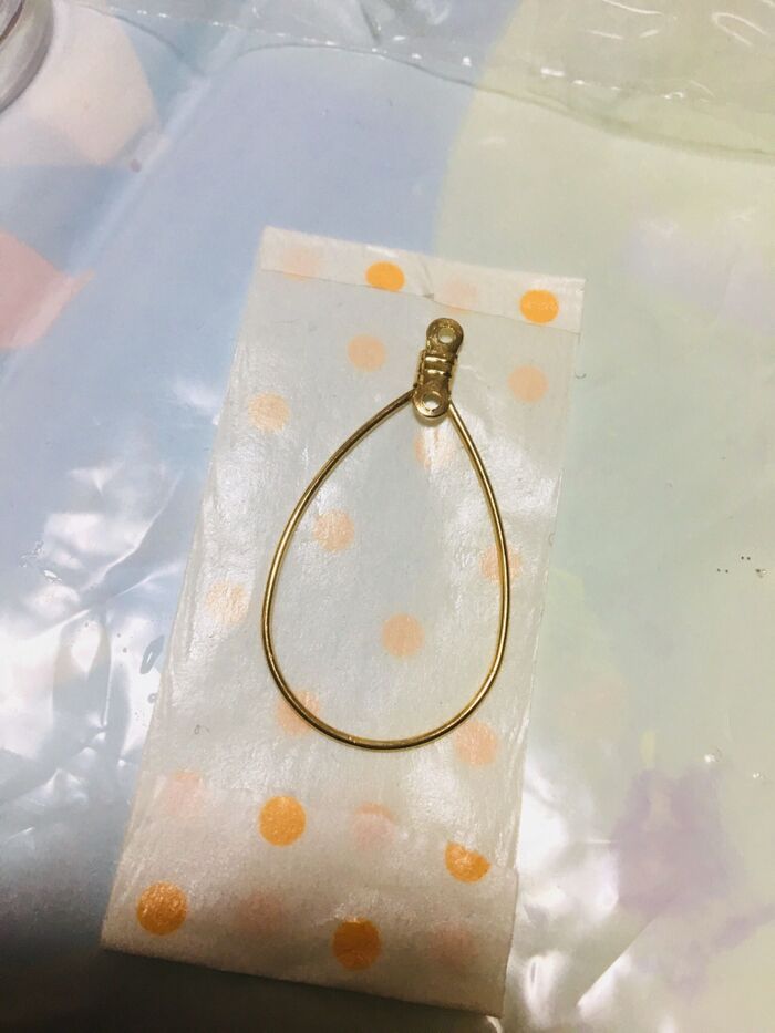 裏側にしっかり幅広マスキングテープを貼る。