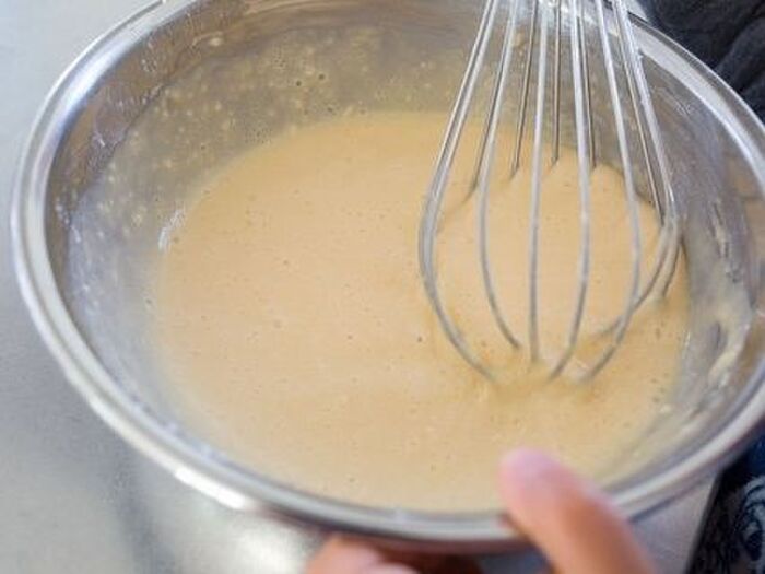 ②粉を加えて混ぜる