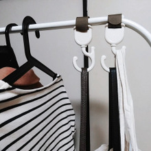 洋服ラックにベビーカー用のフックが活躍