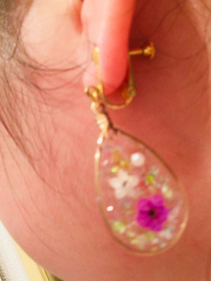 耳に付けるとこんな感じ