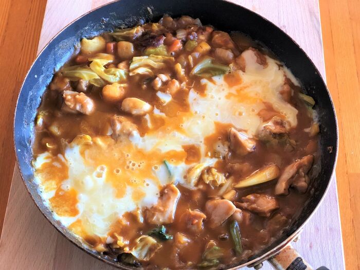 チーズの川につけてみんなで食べよう チーズカレータッカルビ