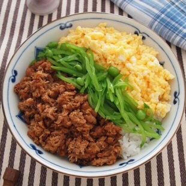 キッチンライフハック付き！新生活応援レシピ「ツナそぼろの3色丼」