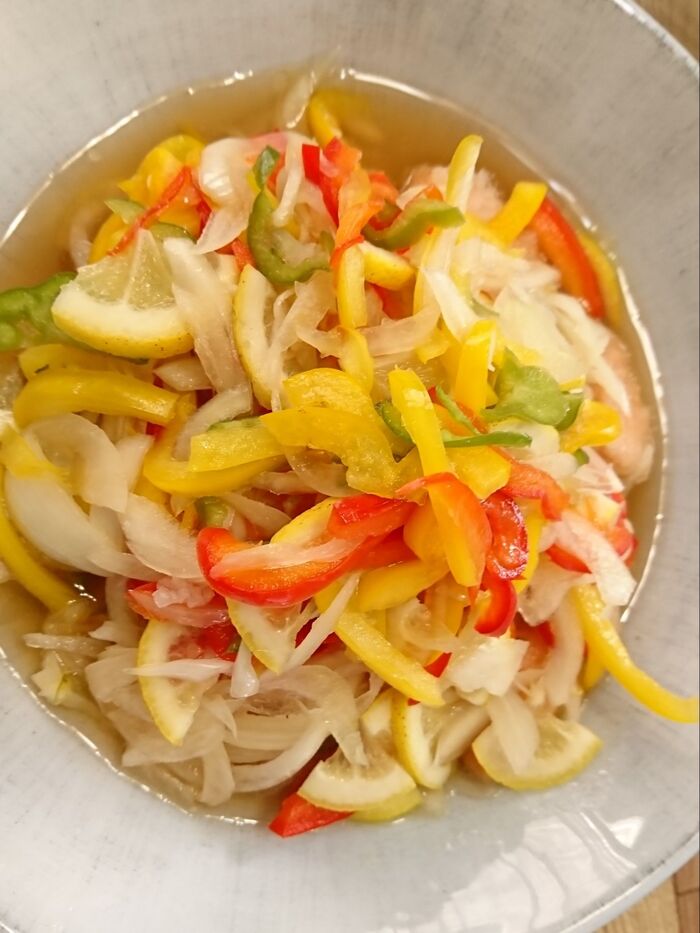 すし酢で作る♪簡単?鮭とカラフル野菜の甘酢漬け