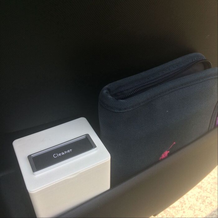 薄いのでドアポケットにも楽々