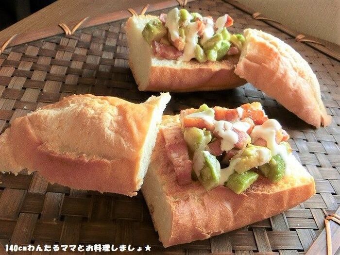 簡単★アボカドとベーコンのオープンサンド
