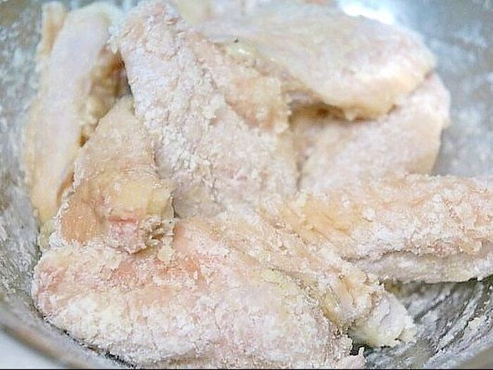 あとは片栗粉で揚げるだけ。