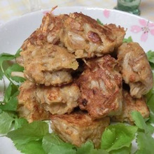 肉より野菜が多いよ☆ 揚げずにフライパンで焼く野菜肉団子