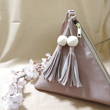 三角形が可愛い♡タッセルバッグ