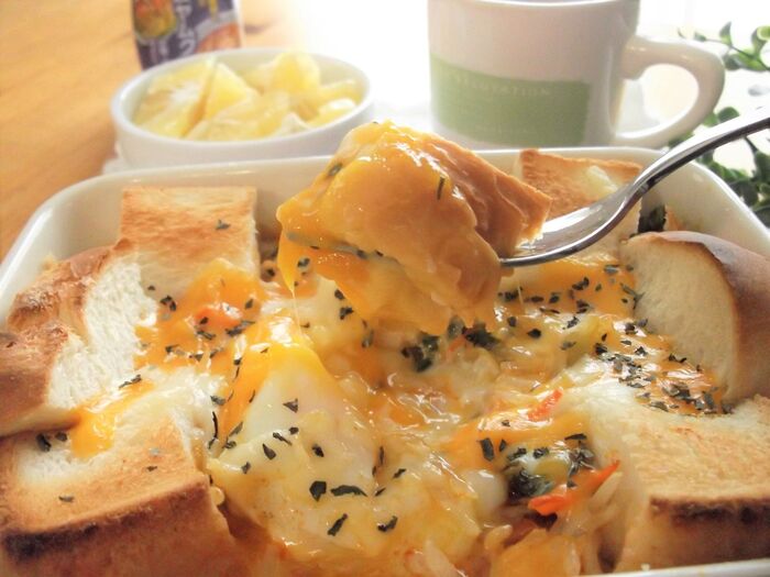 チーズと半熟卵がとろ~り!レンジ&トースターで簡単 トムヤムクン パングラタン