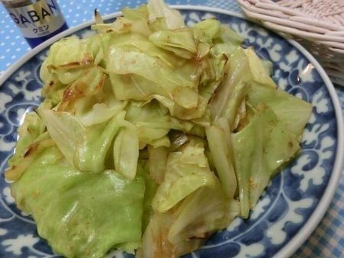 キャベツだけ☆ 芯まで甘くても減塩♪ キャベツのクミン油蒸し焼き