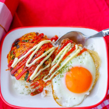 かさ増し増しでボリューム満点!スタミナバーグdeロコモコ丼