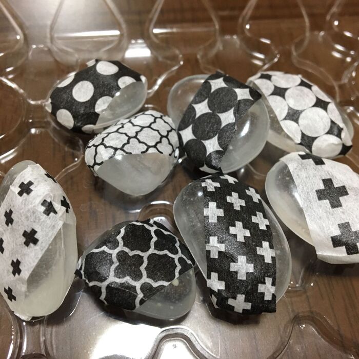 蓄光石にマステシールを貼る