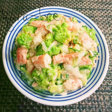 簡単副菜*ロマネスコと新玉の春色ツナマヨサラダ