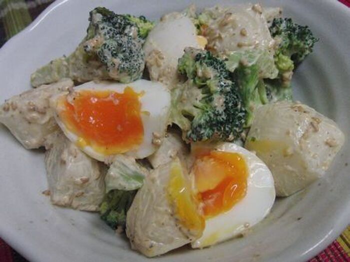 ごまたっぷりオイマヨソースで♪ かぶとブロッコリーのサラダ