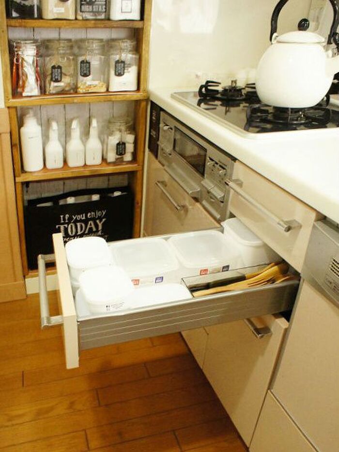 かさばるタッパー収納★必要最小限にして引出し収納