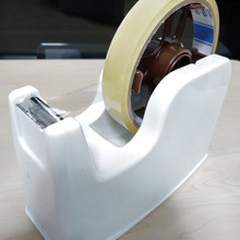 シンプルで使いやすいテープカッター