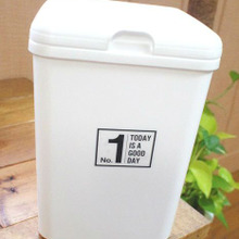 ダイソー★真っ白なトイレポットを使った収納