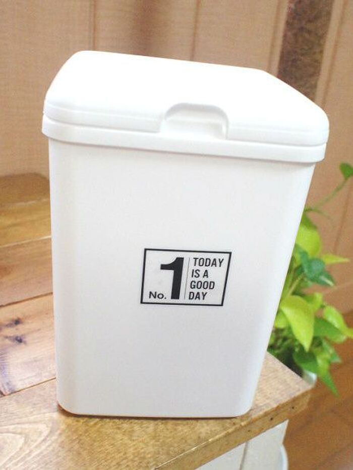 ダイソー★真っ白なトイレポットを使った収納