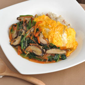 オイスターソースを使いこなす♪オムチャーハン~野菜たっぷりあんかけ