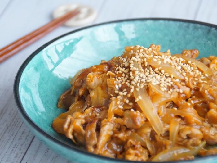 豚こま肉と新玉ねぎのやみつきコチュジャン炒め