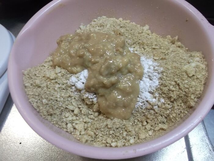 それぞれの材料を合わせておき、A)とB)を合わせましょう