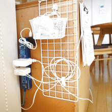 100均ワイヤーネットを使ってコードのゴチャつき解消