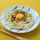 かんたん!レンジだけうどん「しらす納豆たまごかけうどん」