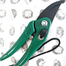 セリアの剪定バサミ