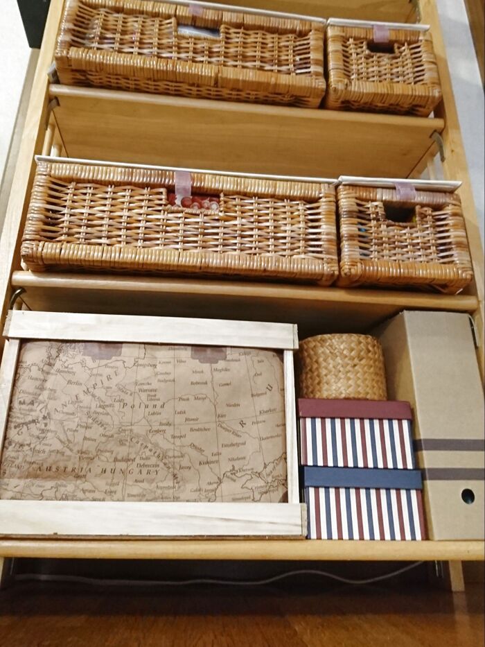 発見!!100均すのこは書類サイズ!コンテナにして仕切りは紙袋★整理整頓ばっちり!