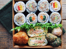 肉巻きのり巻きでお花見弁当。