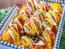 たこ焼き器で大量生産!お花見に持って行きたい「一口とん平チーズ焼き(菜の花入り)」