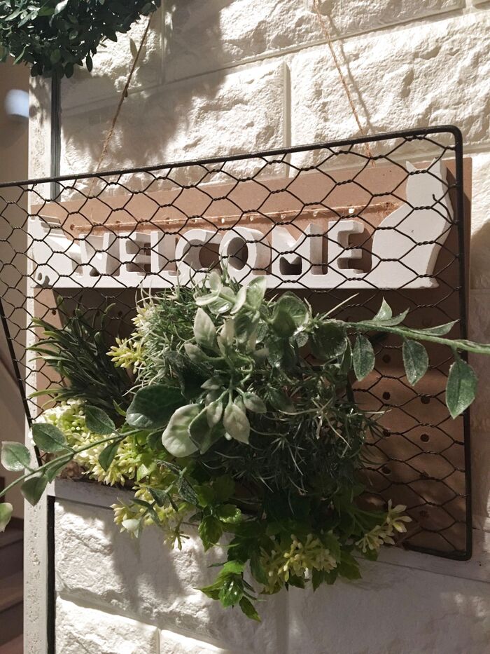 ダイソーとセリアで作る家具の背面壁ディスプレイ