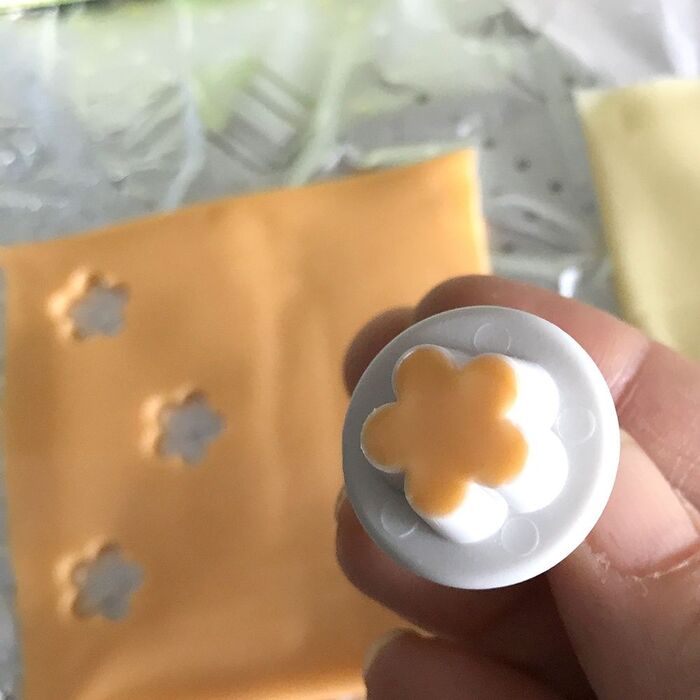 お花の型抜きを使った方法