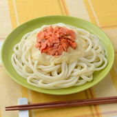 かんたん!レンジだけうどん「鮭フレークと白みそヨーグルトうどん」