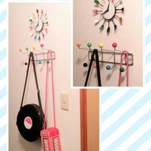 フライングタイガーの時計&フックで玄関の壁をデコ