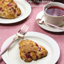 フレッシュいちごとクリームチーズのスコーン。