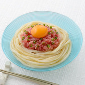 かんたん!レンジだけうどん「ねぎトロうどん 卵のっけ」