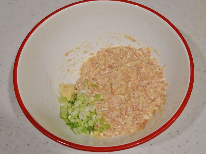 鶏団子を作ります。