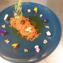 “囲まれて・・・・理不尽な思いのキャロットラペ、胡桃オイルとレーズンの誘惑”