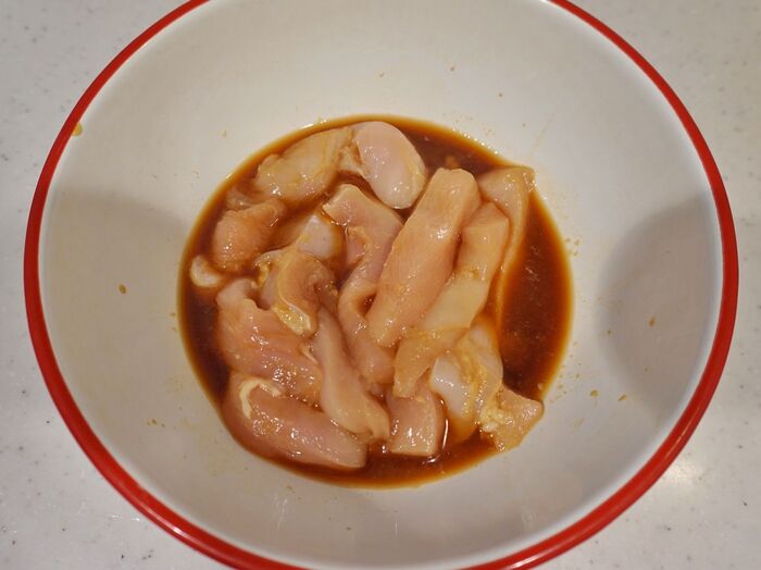 甘酢醤油に漬け込みます。