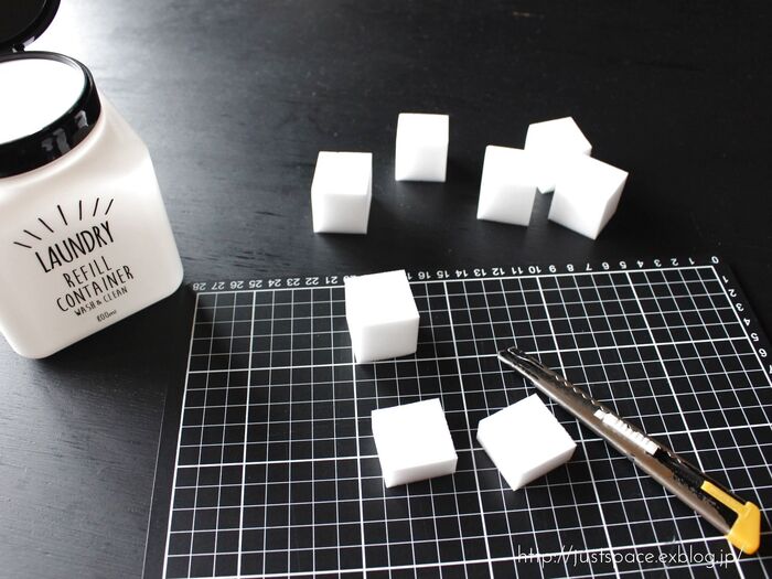 キューブ状のスポンジを半分にカット!