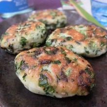 ポリ袋で楽々☆ ごま油で香ばしく焼くだけ♪ 春菊のはんぺん焼き