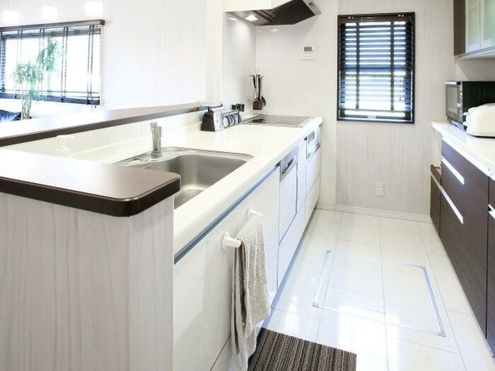 盲点だった!秘密の掛ける収納でキッチン周りをスッキリさせる方法