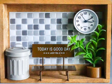 10分DIY。100均グッズにガチャガチャ時計で「ミニチュア壁掛けインテリア」