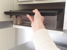 キッチン食器棚にノートパソコンを収納。ママのワークスペース作り!