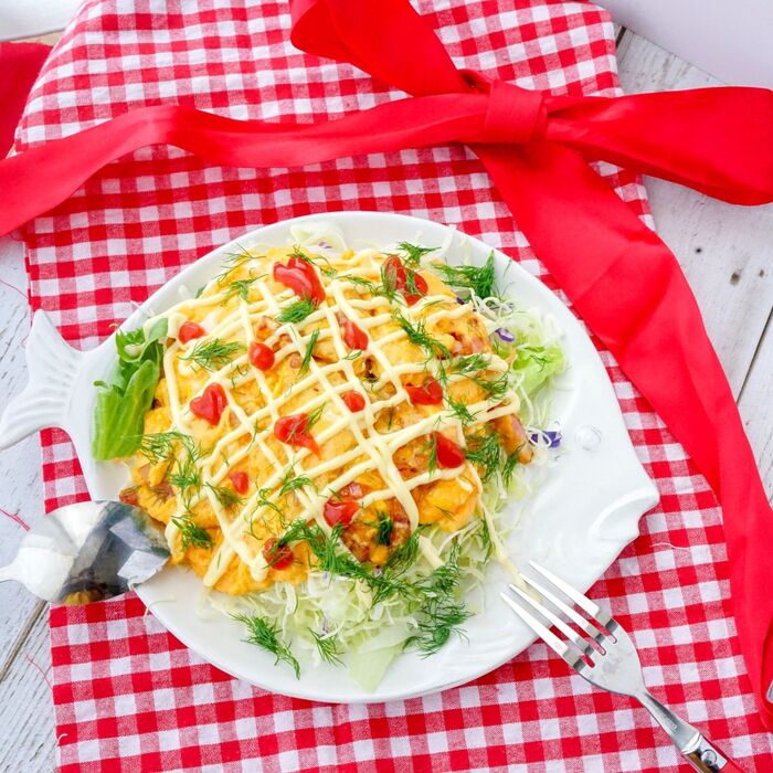 カット野菜で簡単!メインを張れるボリューム満点「オムサラダ」
